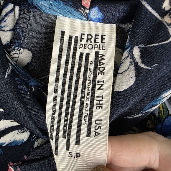 Free People Small Blouse Navy Floral Tie Neck Ruffle Sleeve Boho Chic Top - Picture 3 of 6